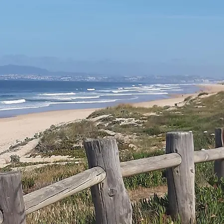 Ocean Waves فيلة Aroeira (Setubal)